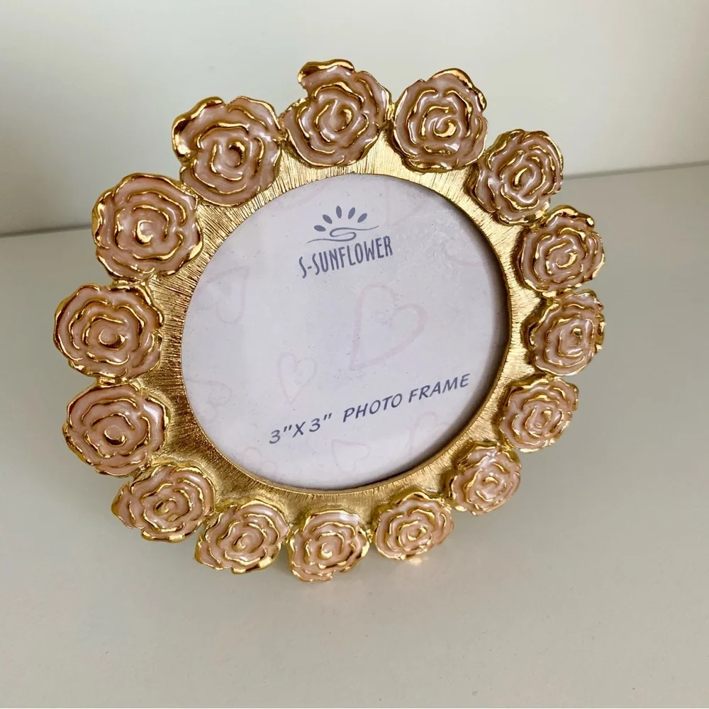 NWOT Vintage gold enamel rose photo frame